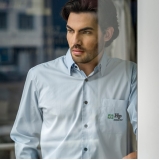 confecção de camisa social com logo da empresa Maceió